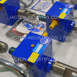 50kN Trapezoidal Worm Screw Jack - JTC50 - Upright Translating - Handwheel