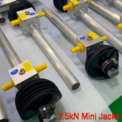 small screw jacks - JTC2.5 - bellows - clevis end